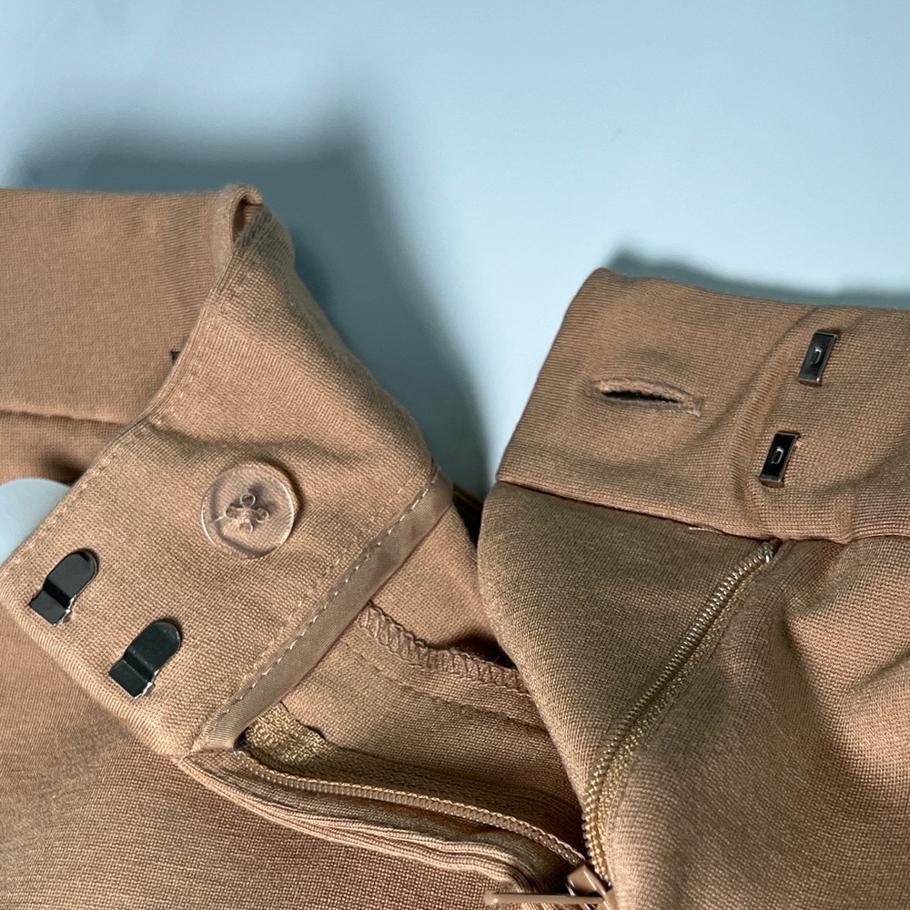 💥Liz Claiborne Women's Ankle /cropped Tan Pants - Picture 7 of 8